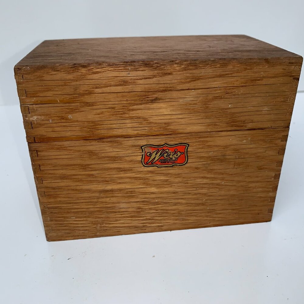 # 8544 VINTAGE OAK WEIS  RECIPE BOX VINTAGE